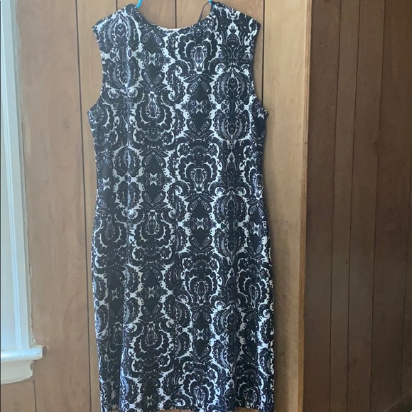 Dress - Picture 2 of 3